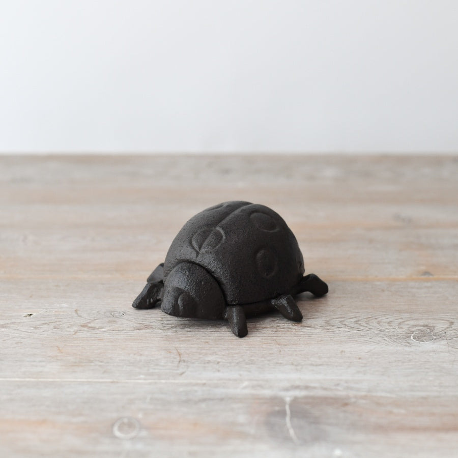 Cast Iron Ladybug Key Holder 9.8cm – Hidden Garden Key Safe Cute Outdoor Decor Accessory