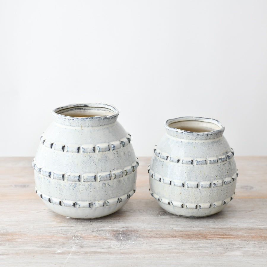 Deke Vase 15.5cm, Handcrafted Grey Textured Ceramic, Elegant Modern Display Piece for Flowers or Home Styling
