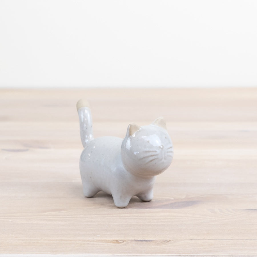 Porcelain White Cat Figurine 13cm – Elegant Glazed Ornament – Minimalist Home Décor for Pet Lovers