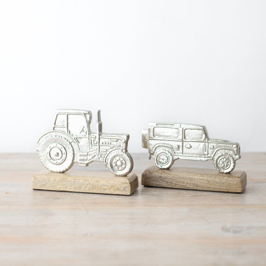 Jeep Ornament on Wooden Base – 15cm – Rustic Wooden Car Decor – Vintage Style Jeep Gift – Ideal for Travel Lovers, Man Caves, Kids’ Rooms & Display Shelves
