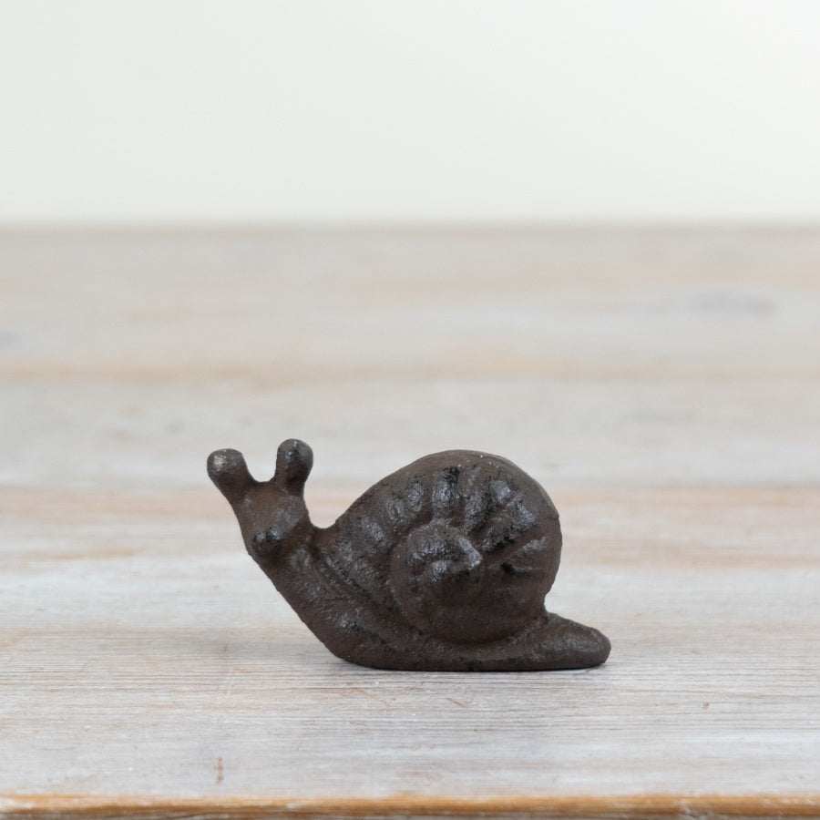 Metal Snail Ornament 8.3cm – Decorative Animal Accent, Elegant Interior Decor for Shelf, Desk or Table Styling