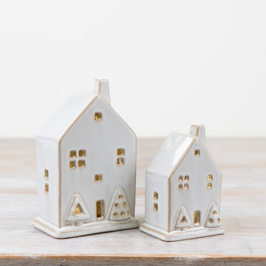 13cm LED House Decoration – Light Up Christmas Ornament, Cozy Festive Home Décor