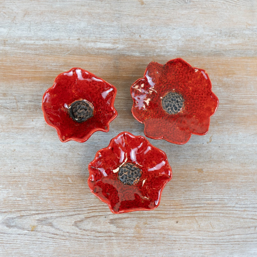 Freestanding Poppy Decoration – 8cm Red Flower Ornament for Home or Garden
