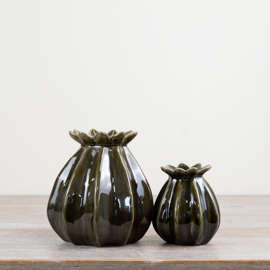 Poppy Seed Green Vase – 16cm Ceramic Poppy Head Design, Rustic Spring Decor, Fresh or Faux Flowers