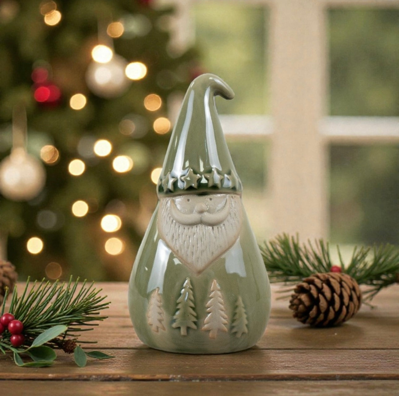 Green Santa Decoration – 19cm Ceramic Christmas Ornament with Festive Glazed Finish
