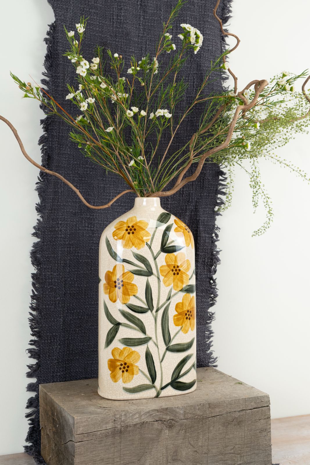 Cream Flower Design Vase 25cm – Elegant Ceramic Floral Vase for Fresh or Artificial Flowers