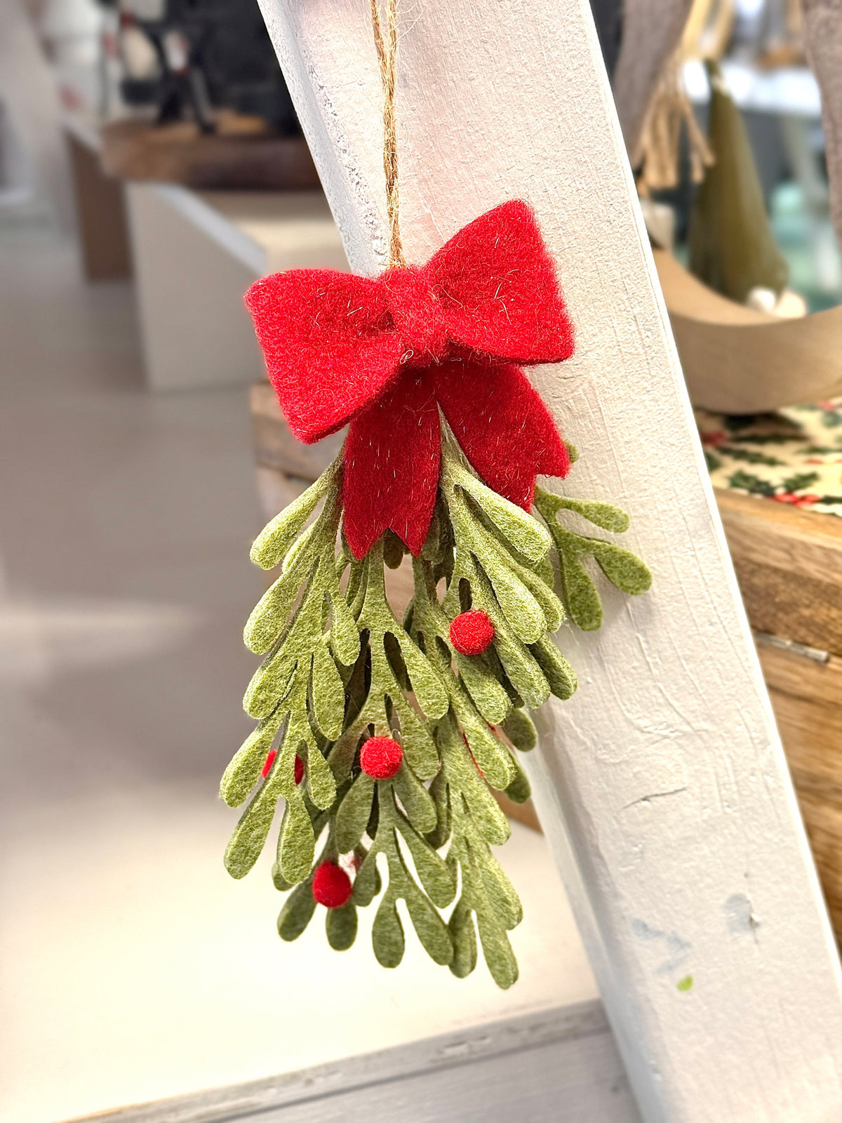 Berry Bunch with Bow Felt Mistletoe Decoration Red Berries Jute Hanger Christmas Home Décor 18x8cm Item #79550