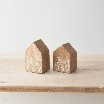 10cm Floral Wooden House - Quaint Decor Accent for Nature-inspired Spaces
