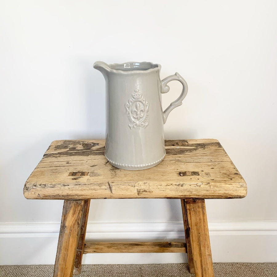 Grey Fleur De Lis Jug Vase 18cm – Distressed Ceramic Pitcher French Country Farmhouse Home Decor