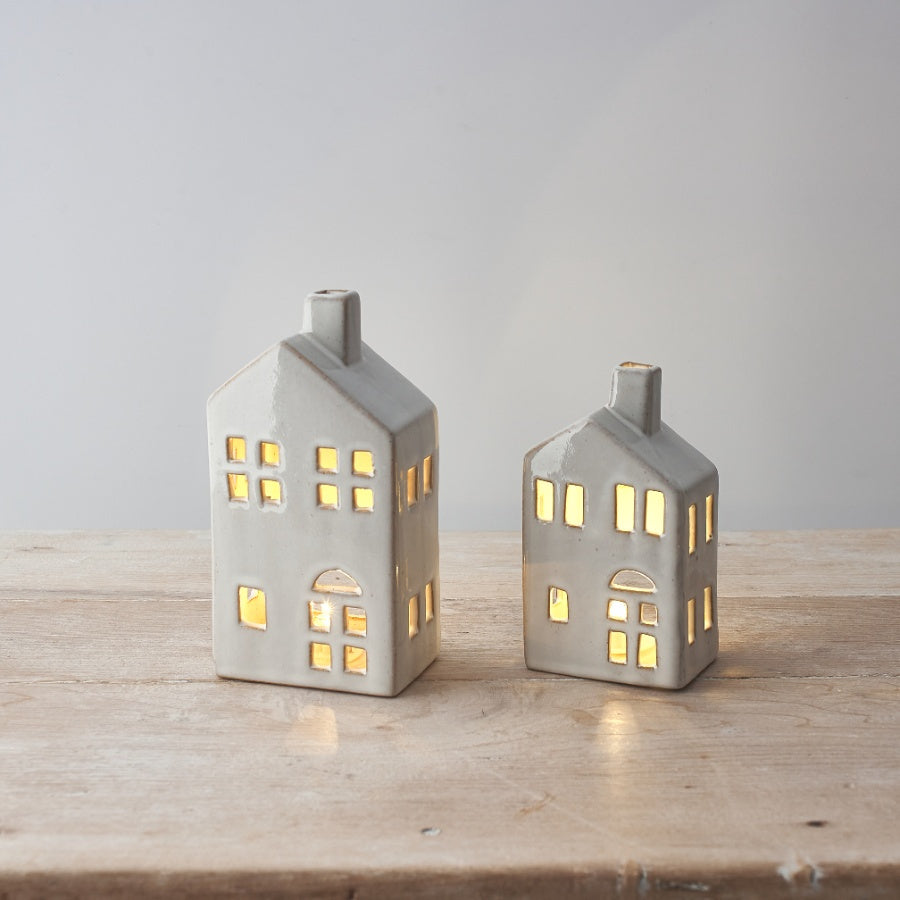 17cm Natural House with LED Light - Stylish Ceramic Decoration with Distressed Edge Styling