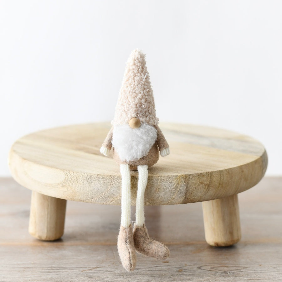Sitting Gonk 18cm with Dangly Legs – Natural Tone Gnome Ornament, Whimsical Shelf Sitter with Hat & Boots for Seasonal or Everyday Decor