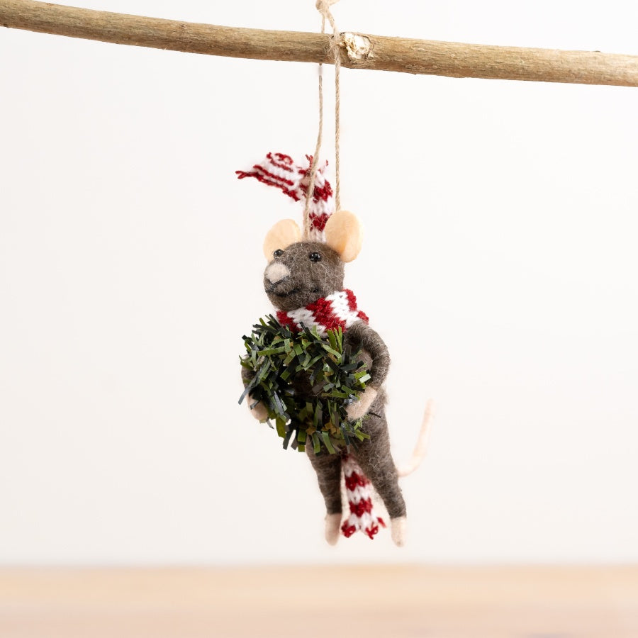 Mouse Holding Wreath Hanger, 11.5cm