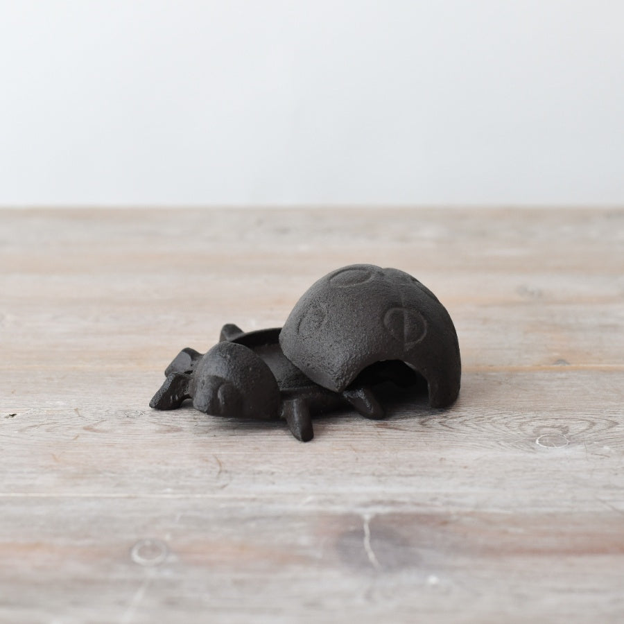Cast Iron Ladybug Key Holder 9.8cm – Hidden Garden Key Safe Cute Outdoor Decor Accessory