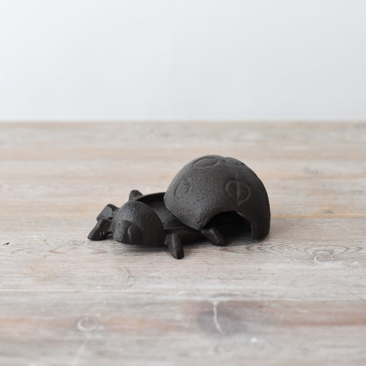 Cast Iron Ladybug Key Holder 9.8cm – Hidden Garden Key Safe Cute Outdoor Decor Accessory
