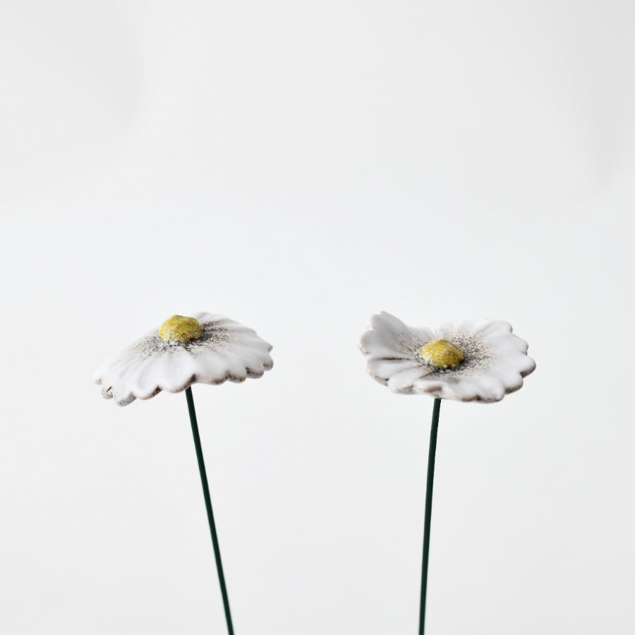 2A Garden Daisy Flower Stake, 30cm Metal Plant Spike, Rustic Outdoor Garden Ornament