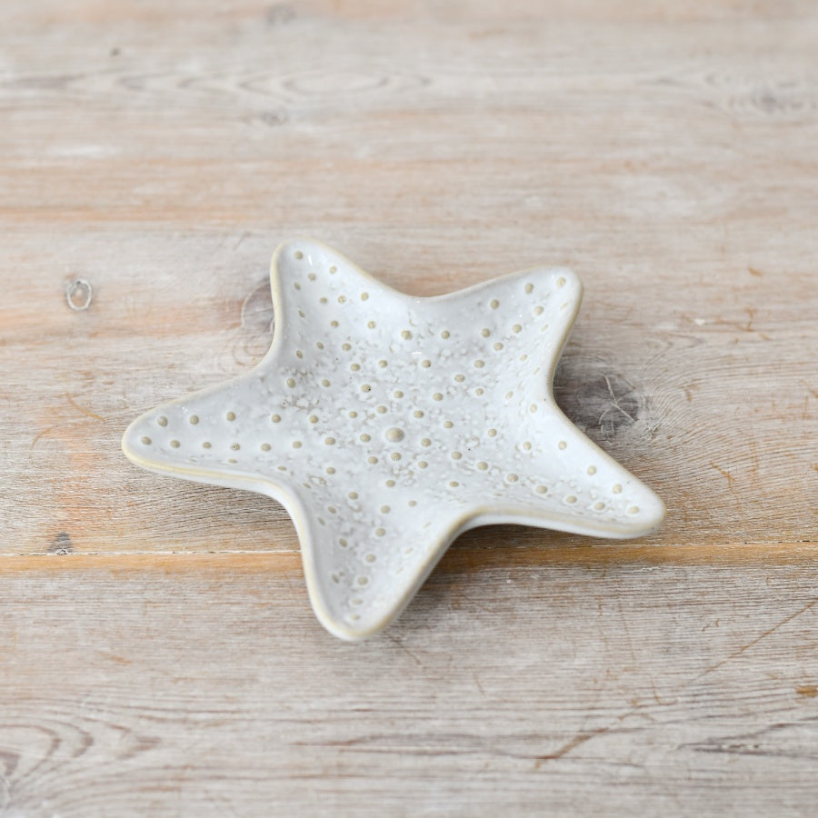 Porcelain Starfish Dish, 15.4cm – Coastal Decorative Serving Plate – Elegant White Shell-Shaped Tray for Snacks, Jewelry, or Display