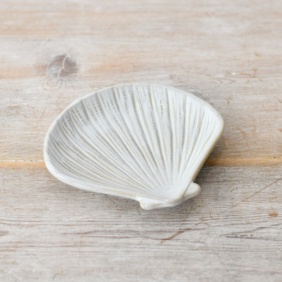 Porcelain Shell Dish 13cm – Coastal Decorative Serving Plate, Elegant White Shell-Shaped Tray for Snacks & Jewellery Display