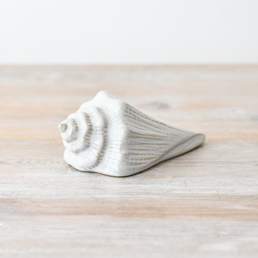 White Shell Ornament 14.4cm – Coastal Nautical Decoration – Decorative Shell Figurine for Shelf, Bathroom, or Tabletop Display