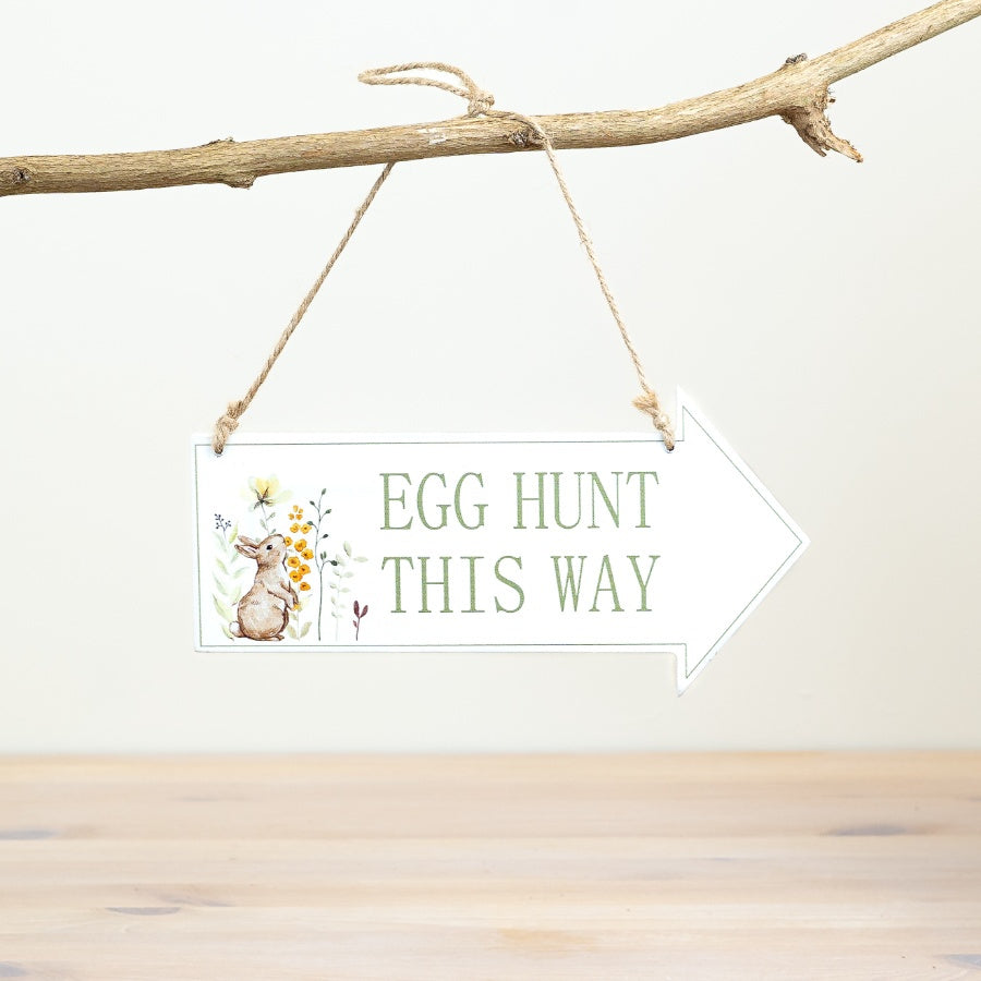 Egg Hunt This Way Easter Sign 23.5cm – Rustic Wooden Directional Arrow – Spring Holiday Décor for Garden, Home or Party Display