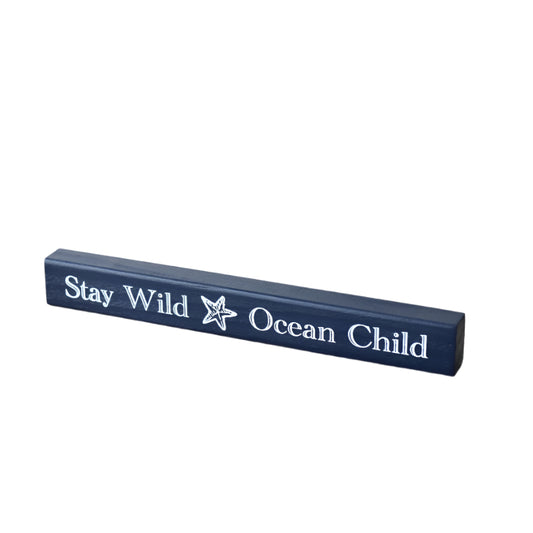 Stay Wild Ocean Child Wooden Block, 24cm – Coastal Nautical Quote Décor – Rustic-Themed Navy Blue Shelf Block for Beach House or Bathroom – Relaxed Seaside Home Decoration