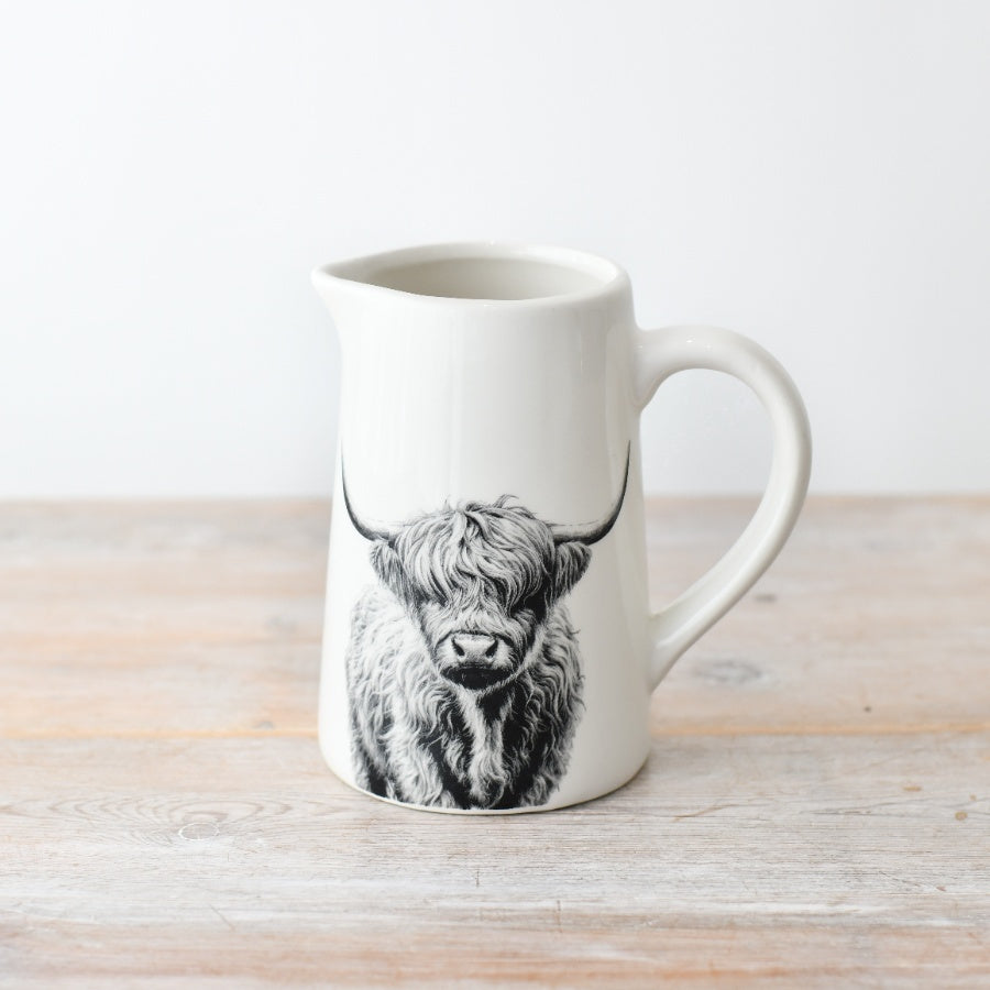 Highland Cow Jug 16cm – Rustic Ceramic Highland Cow Design – Farmhouse Kitchen Décor – Miniature Decorative Creamer Pitcher for Tea, Coffee, or Dining Table