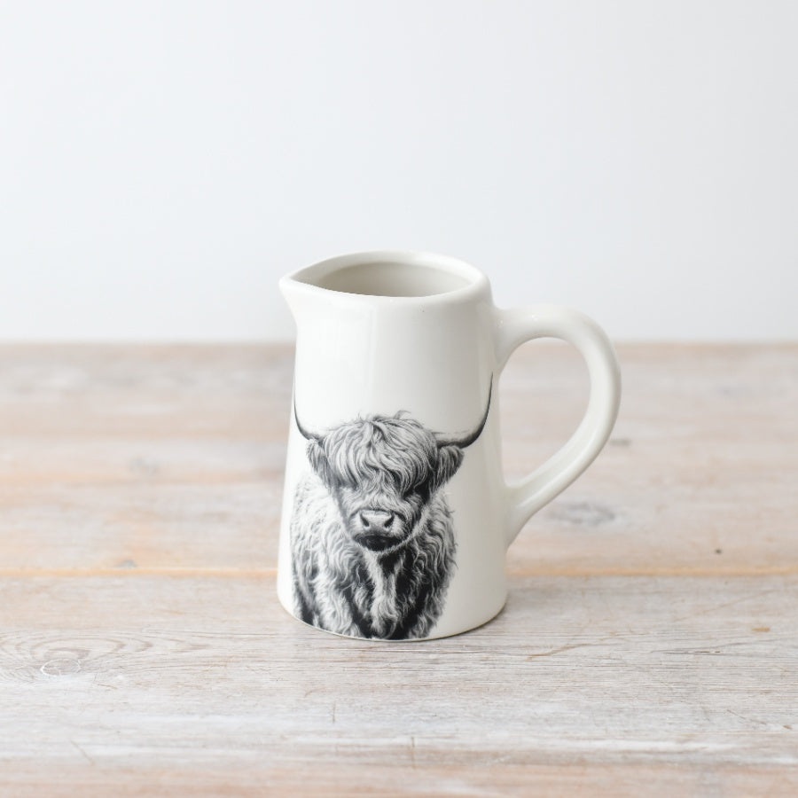 Small Highland Cow Jug 11cm – Rustic Ceramic Highland Cow Design – Farmhouse Kitchen Décor – Miniature Decorative Creamer Pitcher for Tea, Coffee, or Dining Table