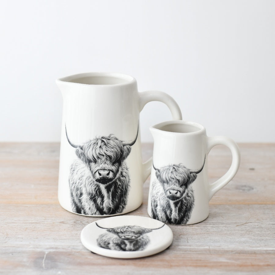 Small Highland Cow Jug 11cm – Rustic Ceramic Highland Cow Design – Farmhouse Kitchen Décor – Miniature Decorative Creamer Pitcher for Tea, Coffee, or Dining Table