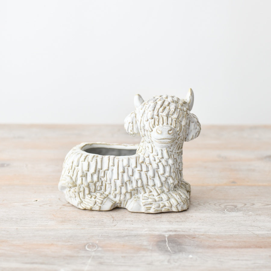 Laying Down Highland Cow Planter, 14.7cm  – Cute Ceramic Plant Pot – Farmhouse Animal Decor for Succulents, Cacti, and Indoor Plants – Rustic Highland Gift Idea for Home or Office