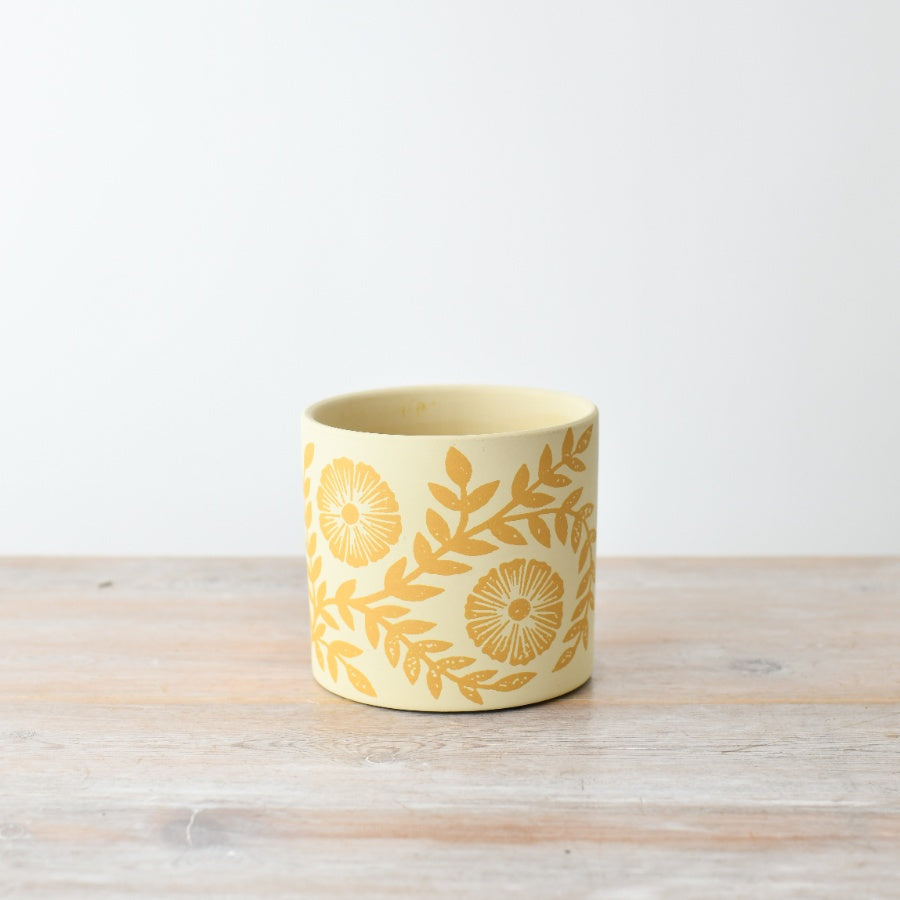 Yellow Flower & Leaf Cement Planter 11.8cm – Handcrafted Botanical Plant Pot, Rustic Garden Style Indoor Decor