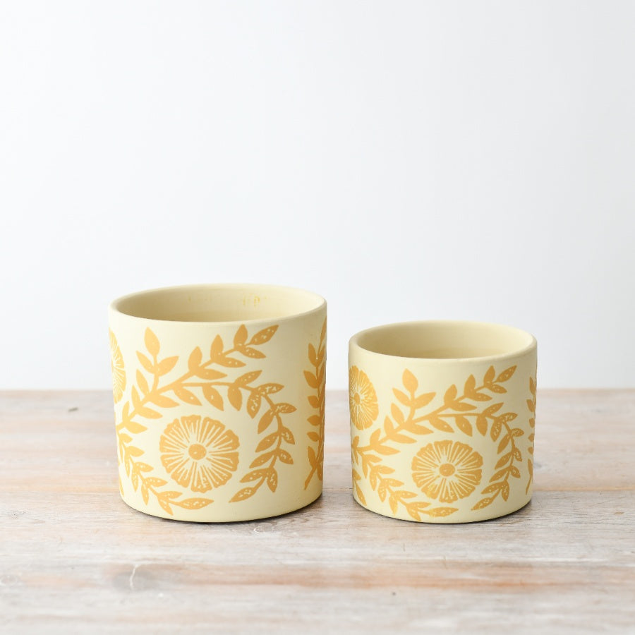 Yellow Flower & Leaf Cement Planter 11.8cm – Handcrafted Botanical Plant Pot, Rustic Garden Style Indoor Decor