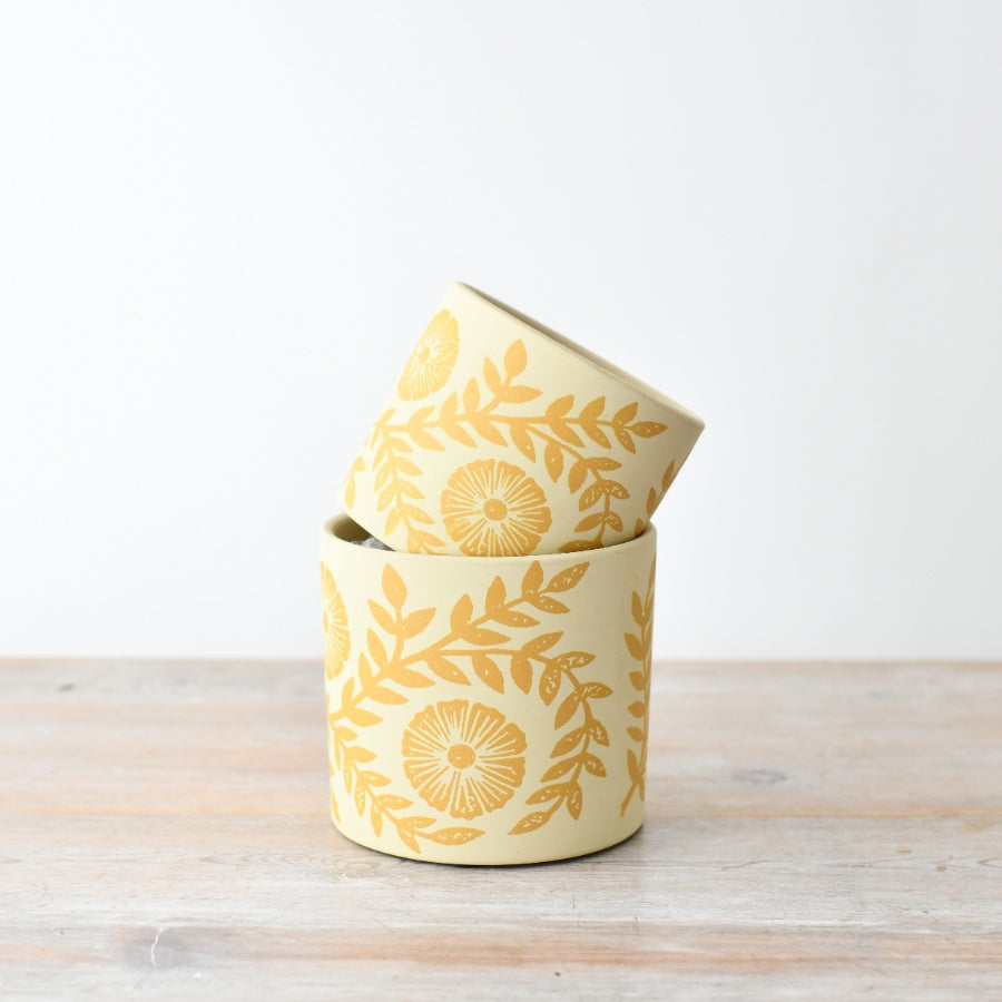 Yellow Flower & Leaf Cement Planter 13.5cm – Handcrafted Botanical Plant Pot, Rustic Garden Style Indoor Decor