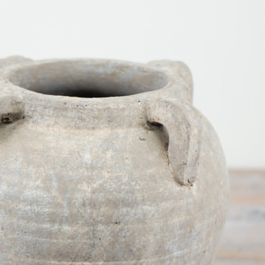 Stone Effect Vase 21.5cm – Rustic Textured Ceramic Medora Vase for Dried Flowers or Decor – Neutral Natural-Look Home Accent for Shelf, Console or Side Table