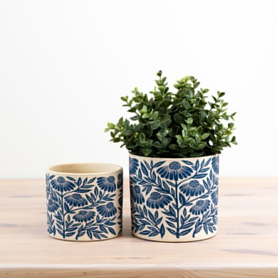 Small Flower Design Ceramic Planter 13.5cm – Embossed Floral Indoor Plant Pot – Neutral Tone Decorative Pot for Succulents, Herbs, or Faux Plants – Vintage Boho Shelf or Desk Décor