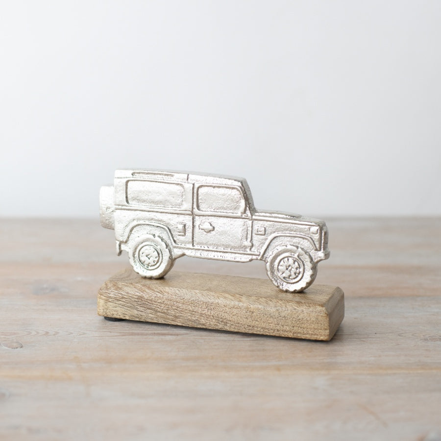 Jeep Ornament on Wooden Base – 15cm – Rustic Wooden Car Decor – Vintage Style Jeep Gift – Ideal for Travel Lovers, Man Caves, Kids’ Rooms & Display Shelves