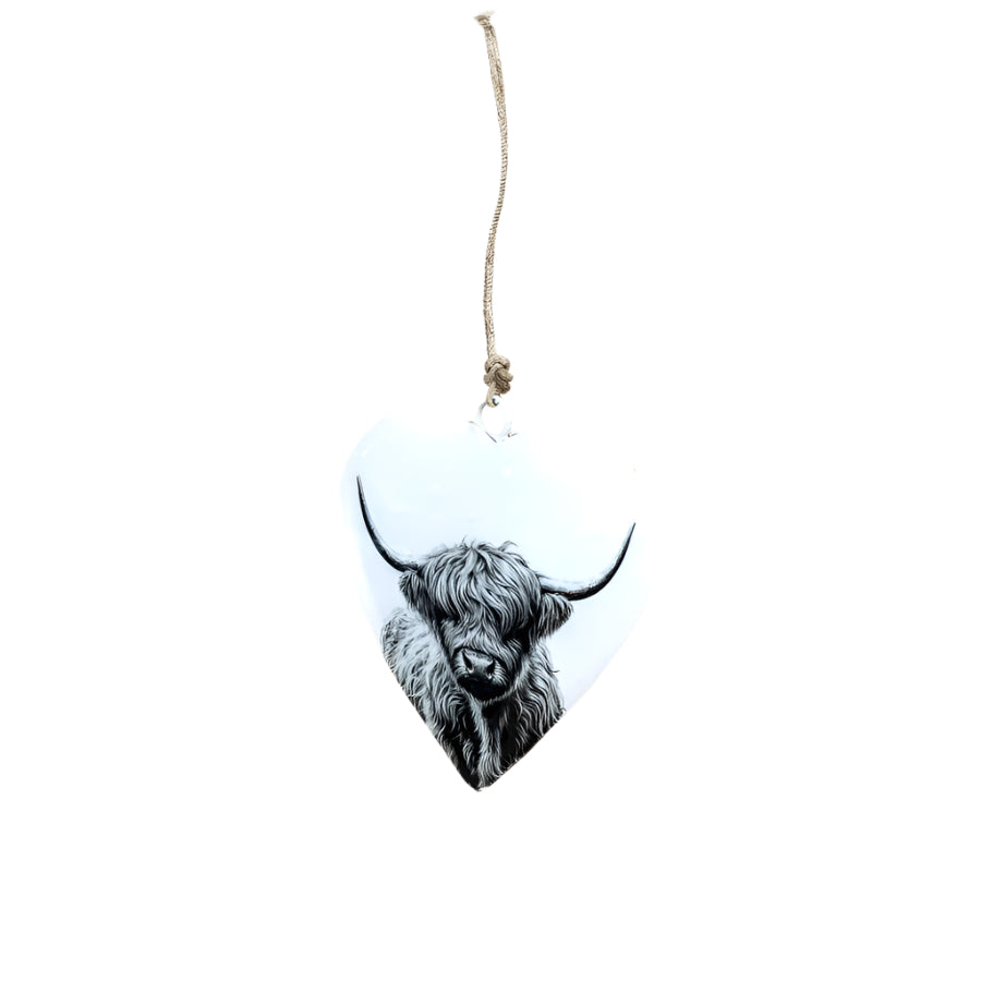 Highland Cow Hanging Heart 10cm – Ceramic Wall Decoration with Rustic Finish – Animal Lover Gift, Scottish Home Decor, Hand-Painted Highland Coo Ornament
