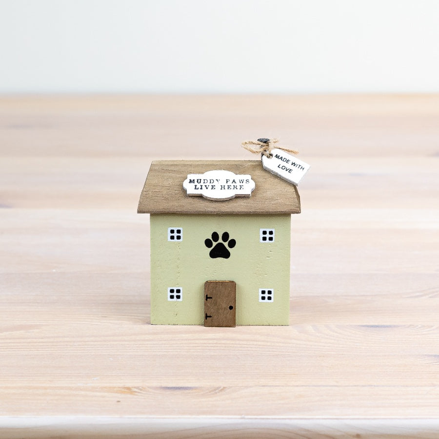 Muddy Paws Wooden House Decoration 9cm – Rustic Pet-Themed Ornament with Hand-Painted Details – Cute Wooden Sign for Dog Lovers & Animal-Themed Home Décor