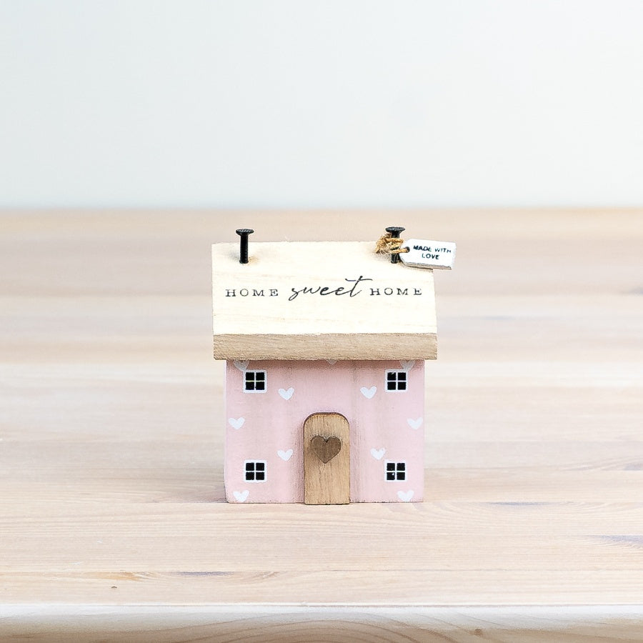 Pink "Home Sweet Home" House Sculpture 8.5cm – Cozy Wood Décor with Hand-Painted Details – Welcoming Message for Living Room, Kitchen, or Shelf – Perfect Housewarming Gift