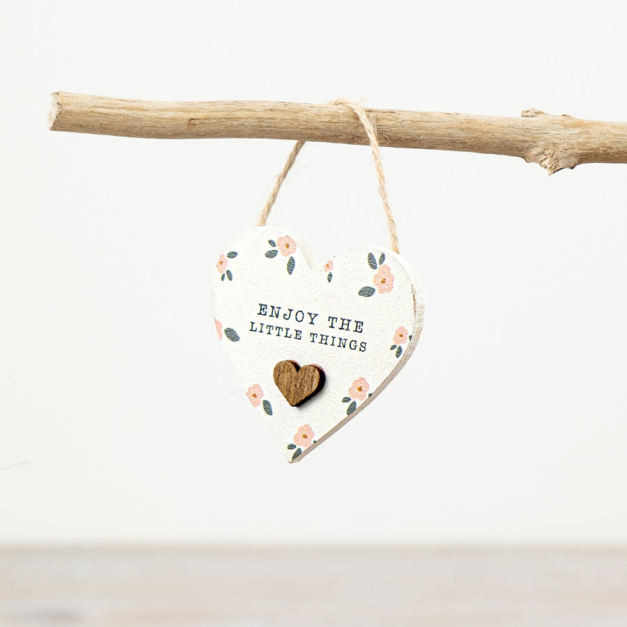 Enjoy The Little Things Hanger 6cm – Uplifting Mini Ceramic Sign with Motivational Typography – Rustic Hanging Accent for Home Decor, Shelves, or Gift Wraps
