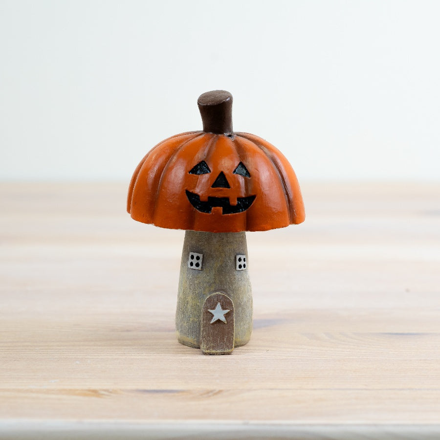 Pumpkin Roof House Spooky Ornament – 11cm Autumn Decoration, Rustic Seasonal Home Décor