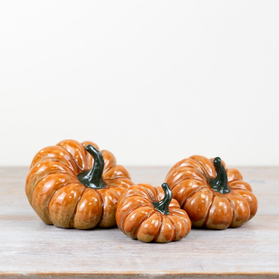 14cm Tilted Pumpkin Decoration – Porcelain Autumn Ornament, Elegant Fall Décor