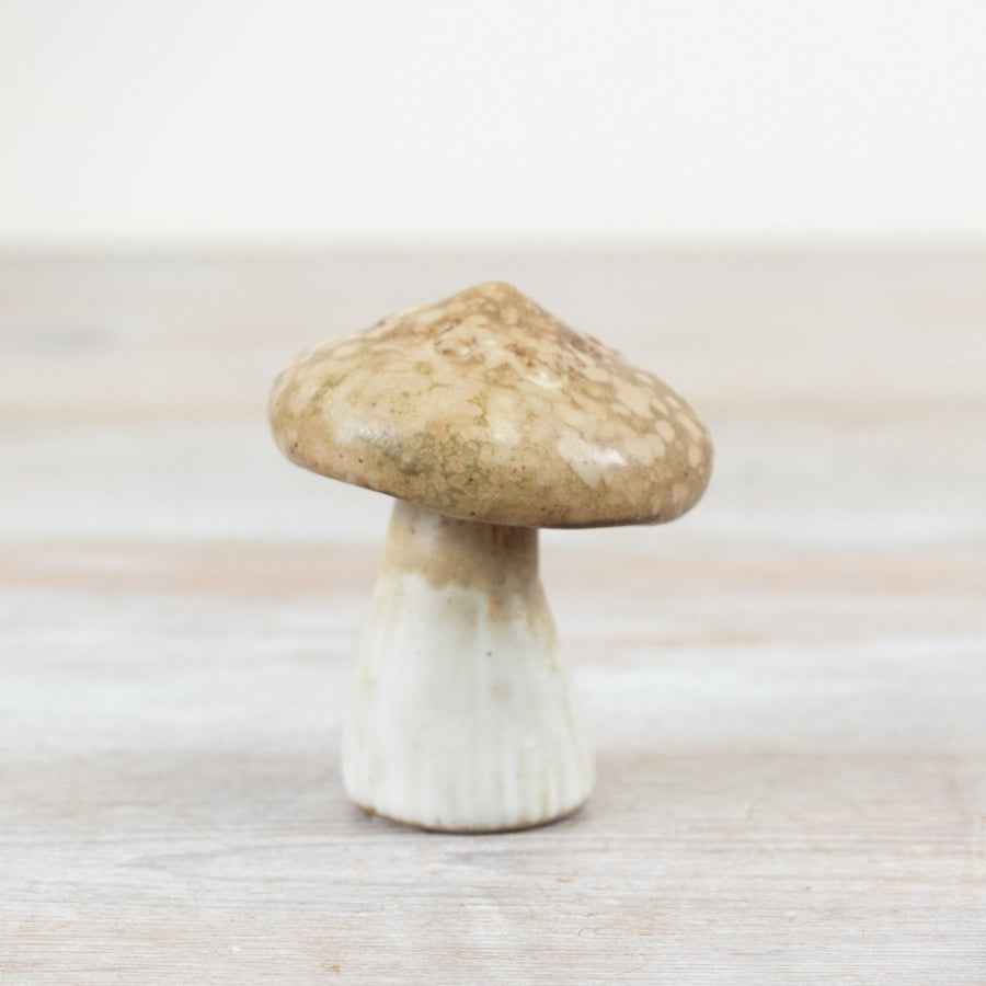 Mushroom in Natural Stoneware 6.8cm 