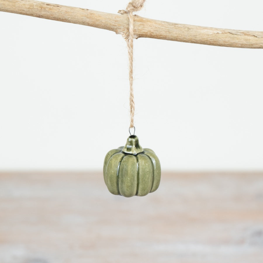 Hanging Green Pumpkin – 4cm Rustic Halloween Decoration, Festive Autumn Ornament