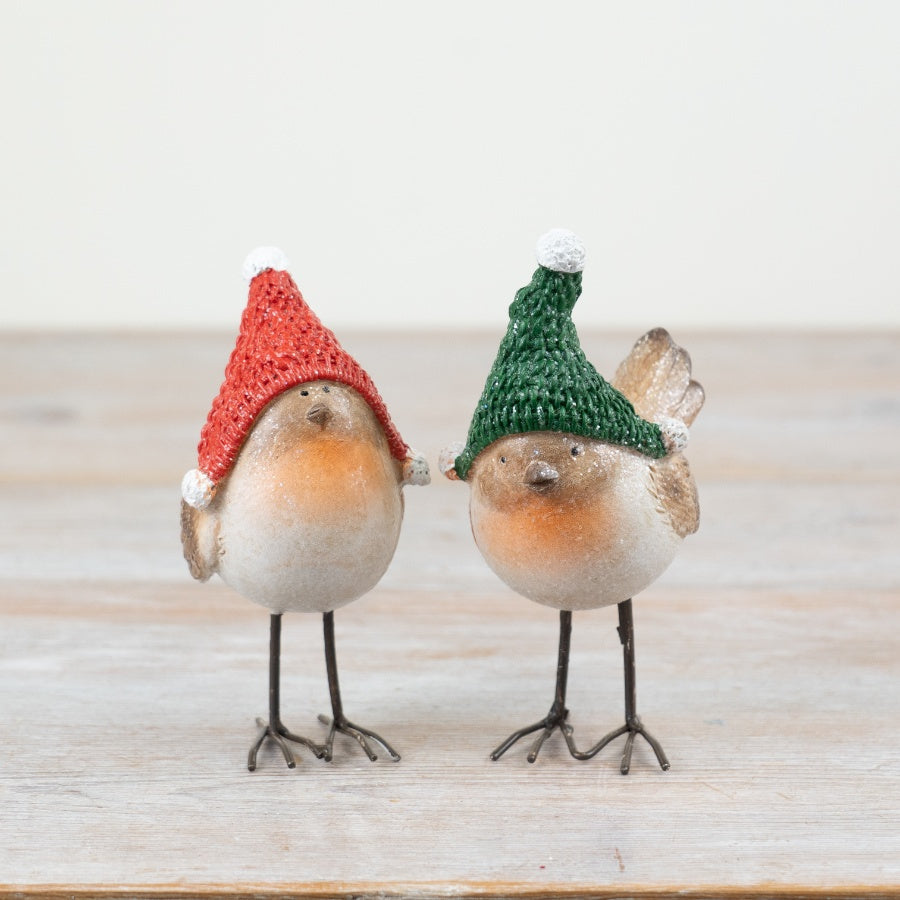Set of 2 Christmas Robin Ornaments – 13cm Durable Resin Bird Figurines with Festive Woolly Hats for Indoor & Outdoor Use – Charming Xmas Decorations for Home, Garden & Gifting