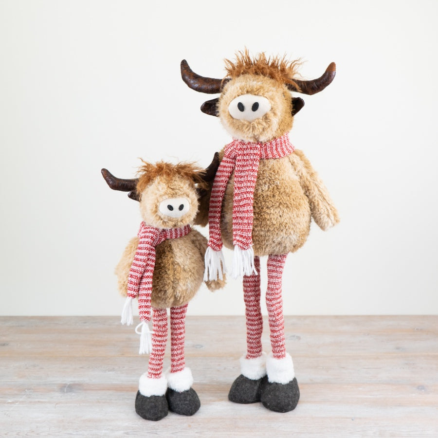 Telescopic Highland Cow Ornament – 67cm Festive Country Christmas Decoration with Scarf