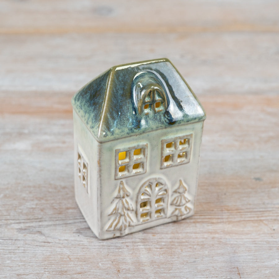 12cm LED House Decoration – Green Light Up Ornament, Cozy Home Décor Accent
