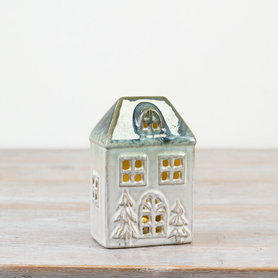 12cm LED House Decoration – Green Light Up Ornament, Cozy Home Décor Accent