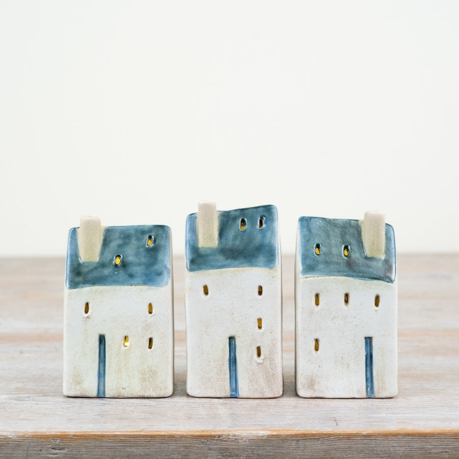 3/A Rustic Village Cottage Deco, 11.8cm