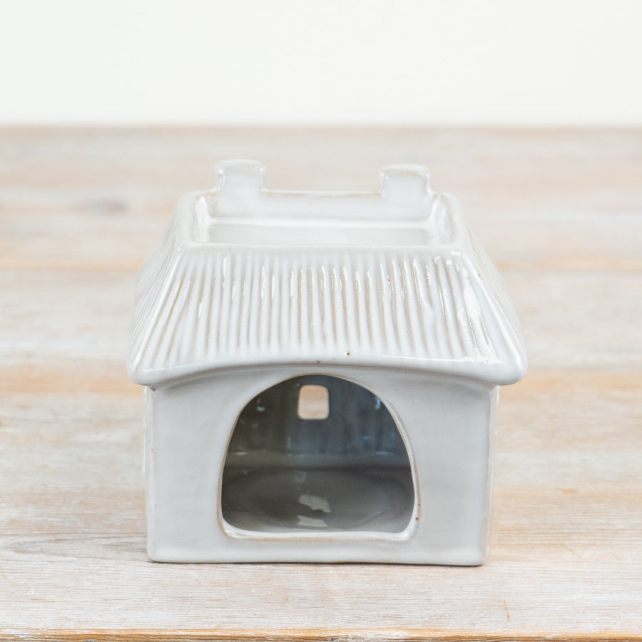 Cottage Oil Burner – Ceramic House Wax & Oil Burner, Rustic Aroma Lamp with Heart and Floral Detail for Home Decor