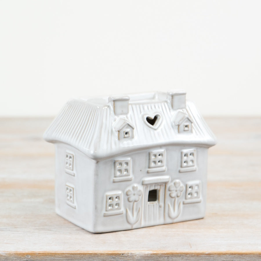Cottage Oil Burner – Ceramic House Wax & Oil Burner, Rustic Aroma Lamp with Heart and Floral Detail for Home Decor