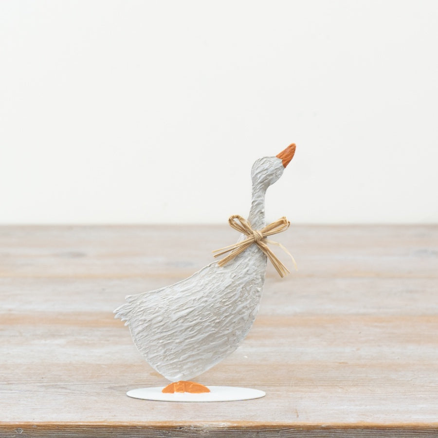 Metal Duck Decoration 14.5cm – Rustic Duck Ornament with Bow, Cute Spring Easter Home Decor Accent
